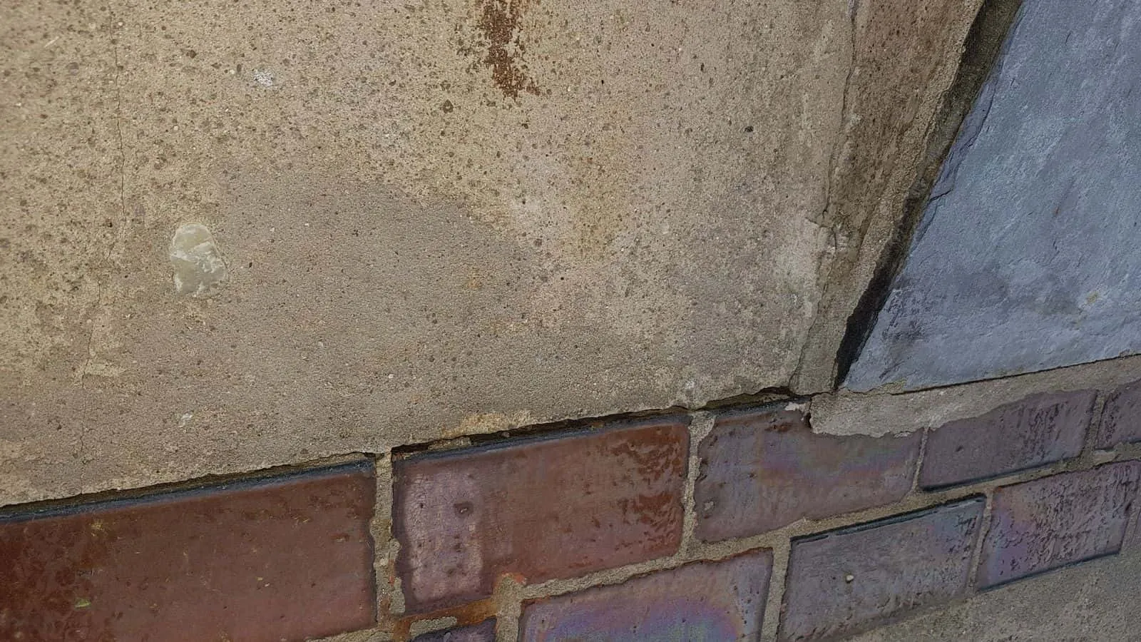 Mauerwerk mit Putz, Klinker und Blech, Kopfbild der Seite Schleswig-Holstein